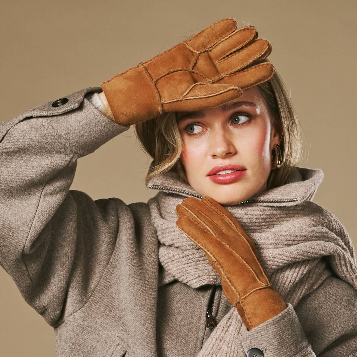 Roxanne (camel) - Women’s patchwork sheepskin gloves with warm sheep fur lining