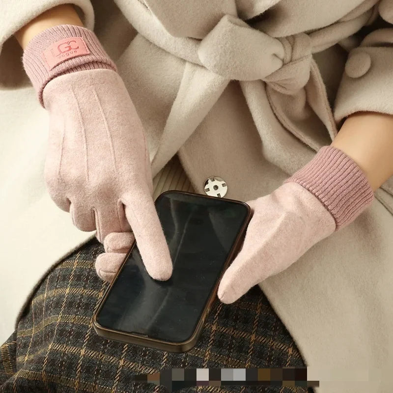 Plush-Lined Cashmere Blend Gloves with Touchscreen Fingertips