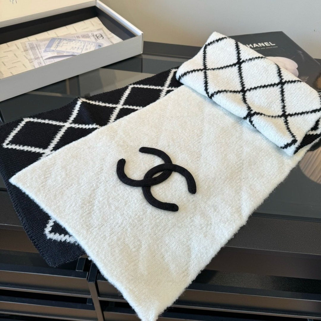Chanel Black & Ivory Knit Scarf
