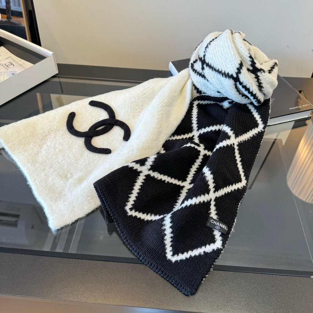 Chanel Black & Ivory Knit Scarf