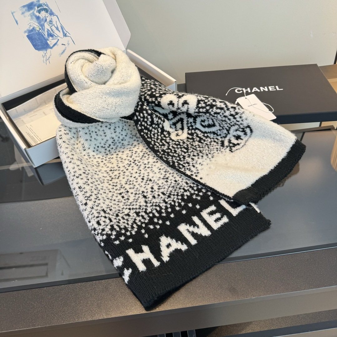 Chanel Ivory and Black Knit Scarf