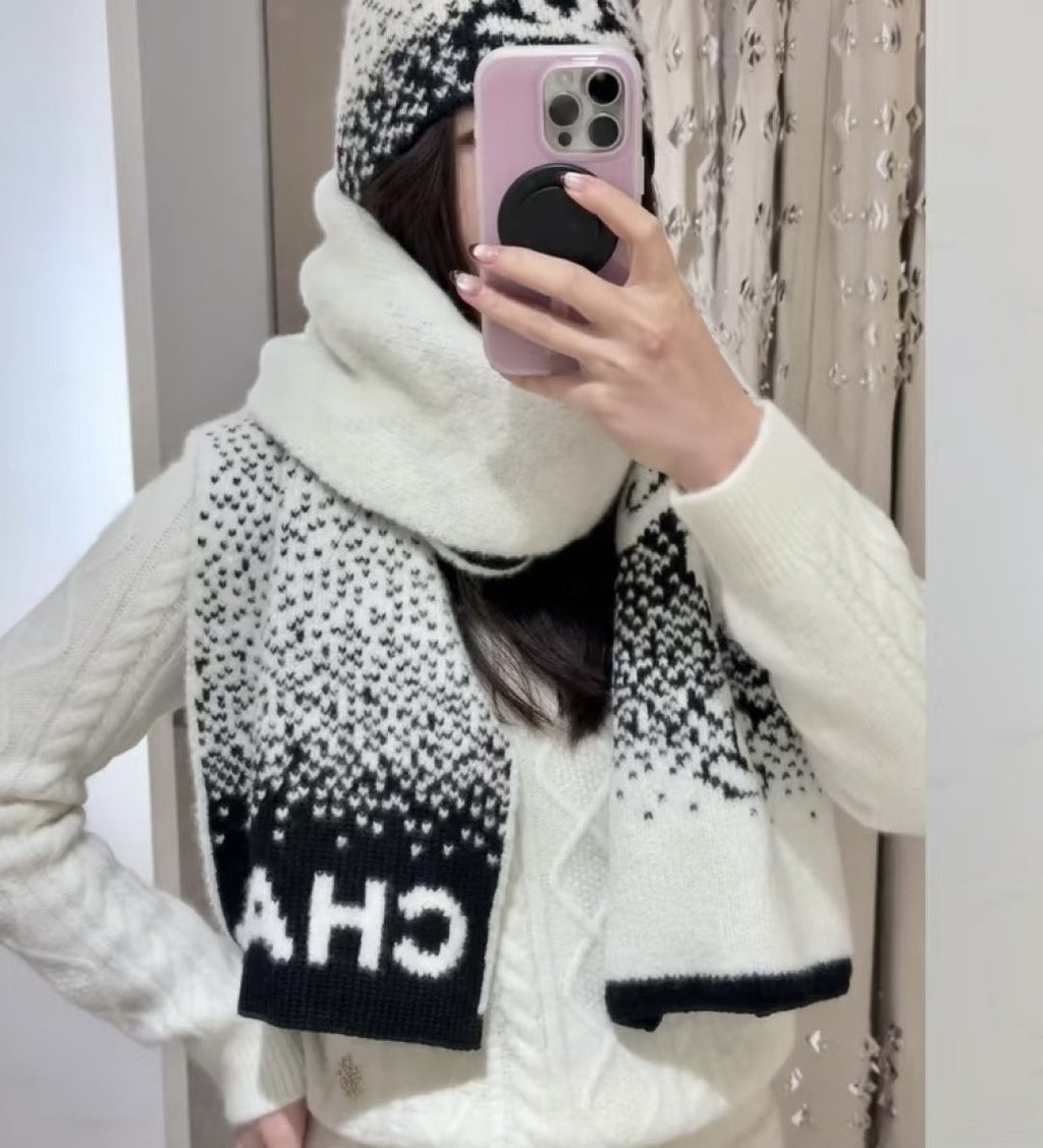 Chanel Ivory and Black Knit Scarf